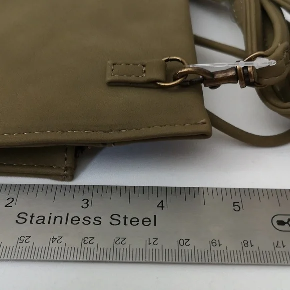 Universal Thread Olive Green Wristlet Crossbody New With Tags - Picture 7 of 7